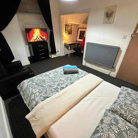 Whitechapel Station Rooms R1 Лондон Экстерьер фото