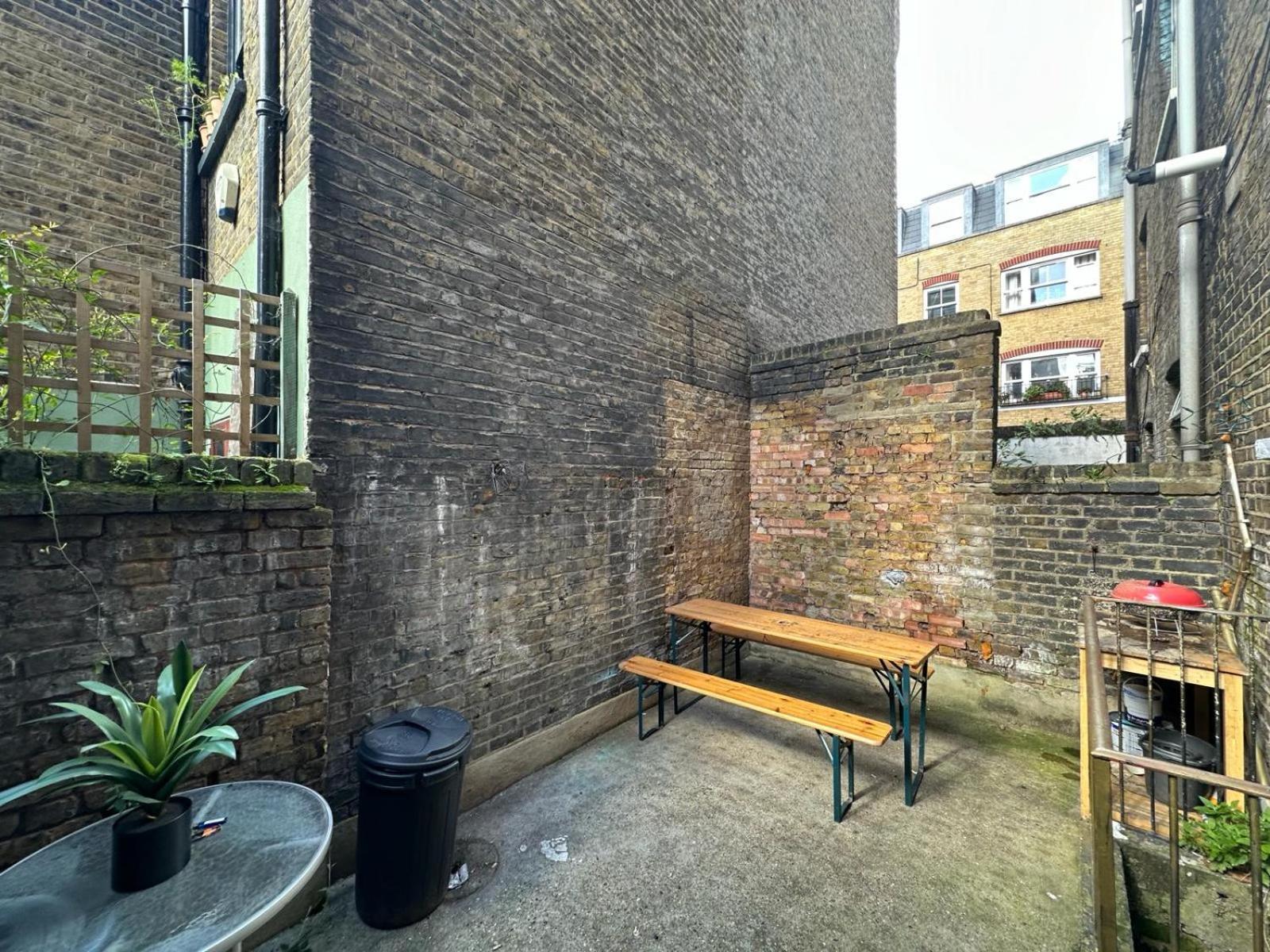 Whitechapel Station Rooms R1 Лондон Экстерьер фото